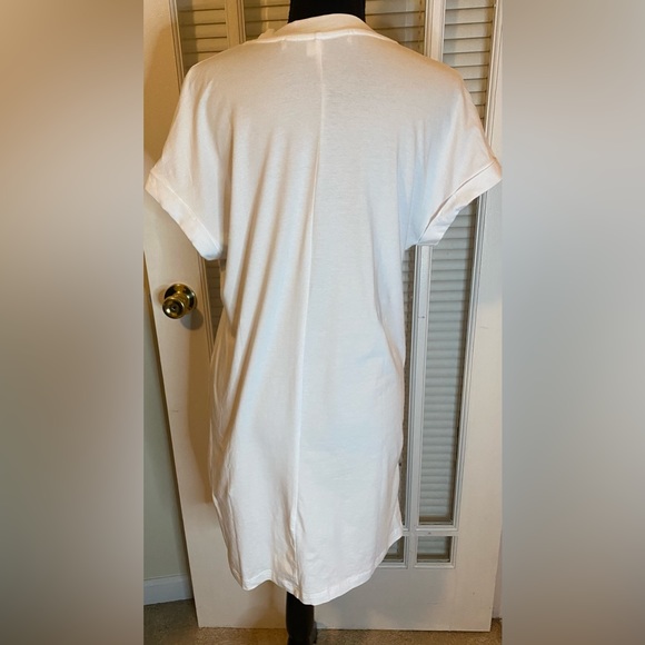 White V Neck Tee Shirt Dress with Pockets size Small - Picture 4 of 13